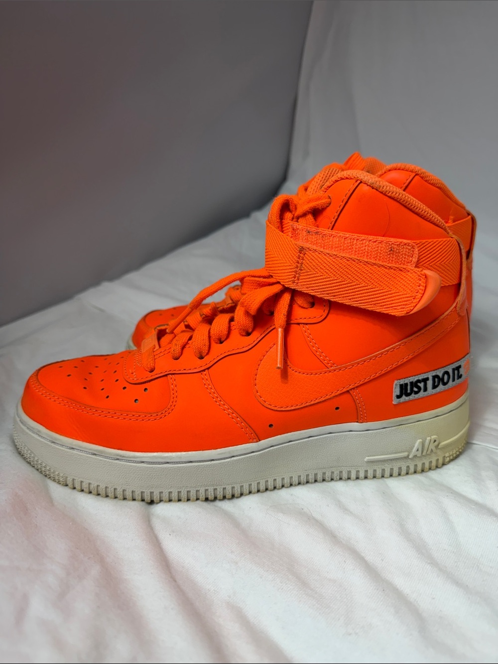 Nike Air Force 1 High LV8 GS “Just Do It” NEON Orange AV7951-800 Size 6Y Wm 7.5